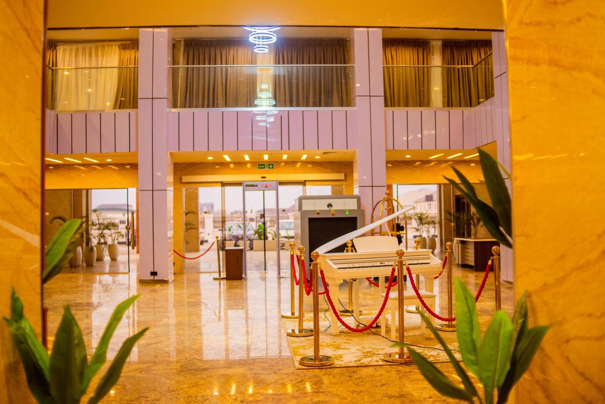Boulevard Owerri Hotel Kültér fotó